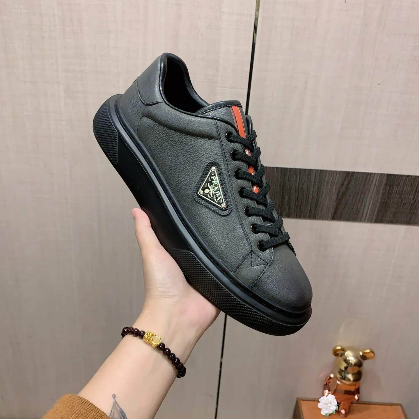 Men's men's shoes💰460💰💰🎩🎩[Lightning][Lightning] "PRADA*" The latest and most popular casual shoes, top brand [seduce] luxury ~ purchasing agency, top ~ quality. [Strong] The upper is made of imported breathable and polished cowhide material ➕ Breathable sheepskin feet (•) with fine workmanship. The original stylish and stylish soft rubber wear-resistant and non-slip outsole is light and comfortable on the feet. The real thing looks better when taken in real life. 0186: code: 38-44, 2️⃣ colors selected
